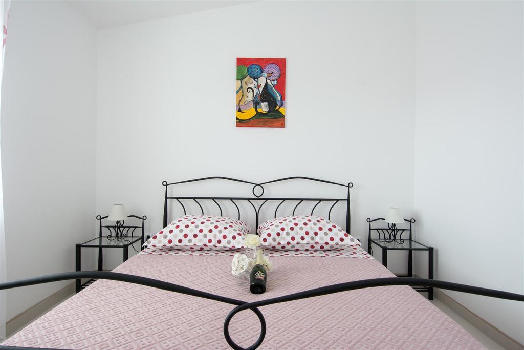 Apartments Iva Donji Seget Exterior foto